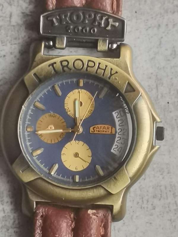 MENS TROPHY SAFARI WATCH WITH ROTATING BEZEL IN EXCELLENT WORKING CONDITION