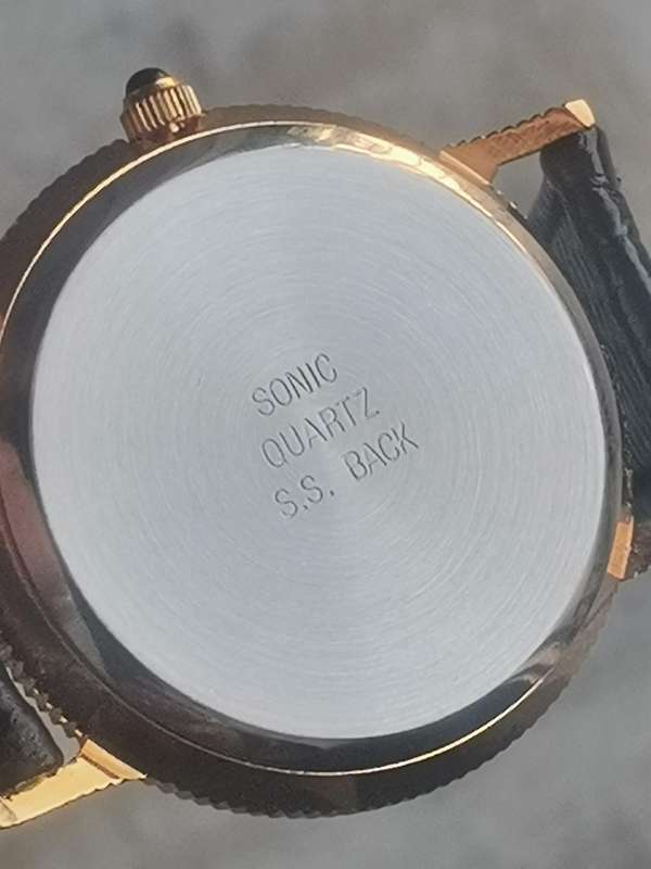 MENS SONIC USA GOLD WATCH IN EXCELLENT WORKING CONDITION