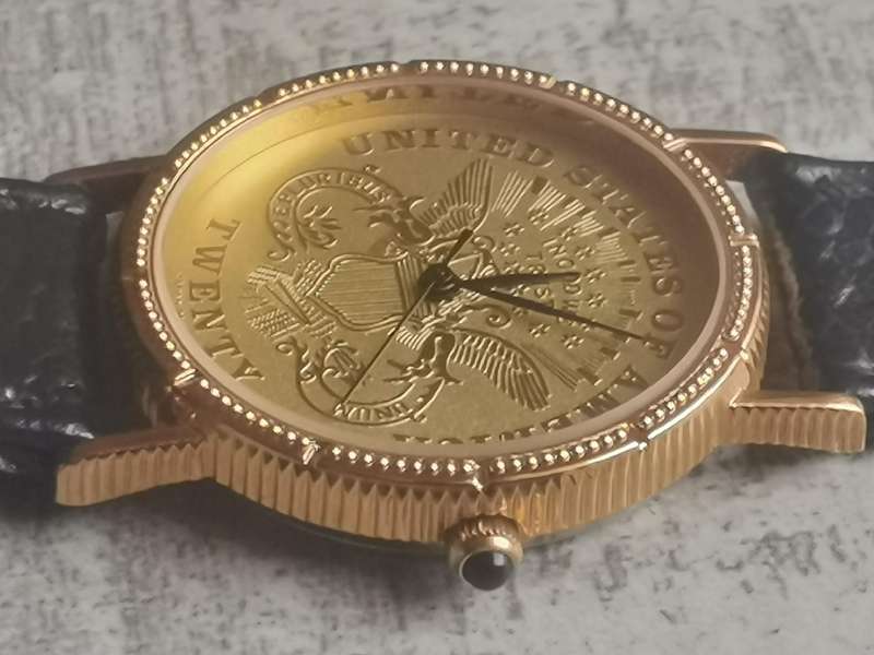 MENS SONIC USA GOLD WATCH IN EXCELLENT WORKING CONDITION