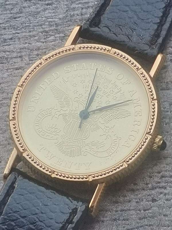 MENS SONIC USA GOLD WATCH IN EXCELLENT WORKING CONDITION