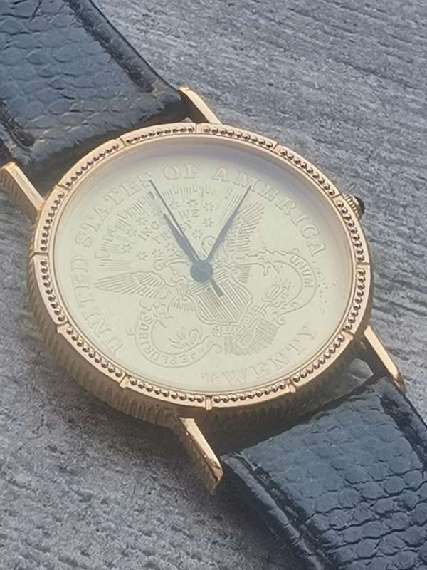 MENS SONIC USA GOLD WATCH IN EXCELLENT WORKING CONDITION