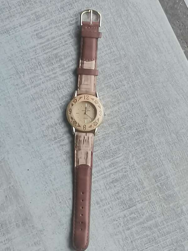 REYMAND JEWELS LADIES WATCH IN EXCELLENT WORKING CONDITION