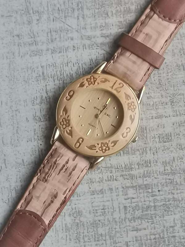 REYMAND JEWELS LADIES WATCH IN EXCELLENT WORKING CONDITION