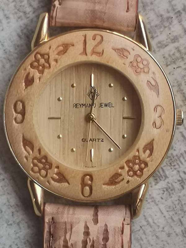 REYMAND JEWELS LADIES WATCH IN EXCELLENT WORKING CONDITION