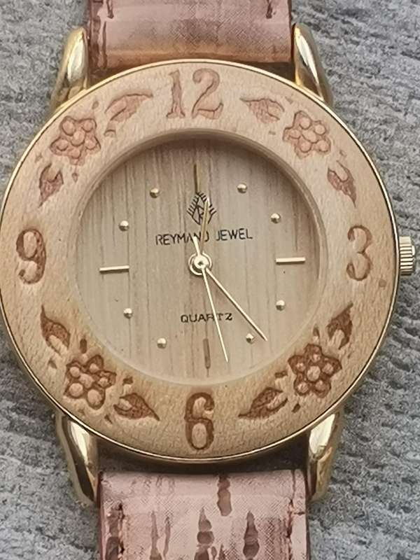 REYMAND JEWELS LADIES WATCH IN EXCELLENT WORKING CONDITION