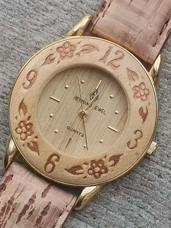 REYMAND JEWELS LADIES WATCH IN EXCELLENT WORKING CONDITION