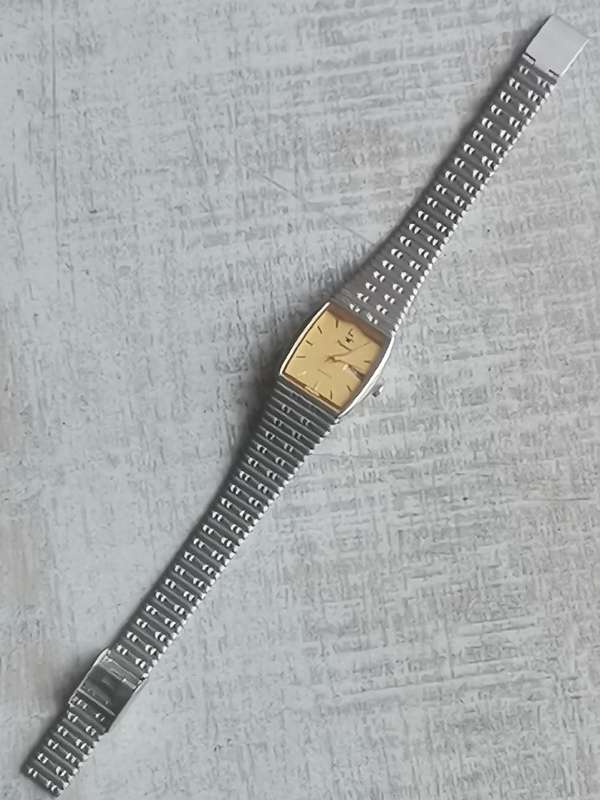 LADIES HOSAM STAINLESS STEEL WATCH WITH DAY/DATE FUNCTION IN EXCELLENT WORKING CONDITION
