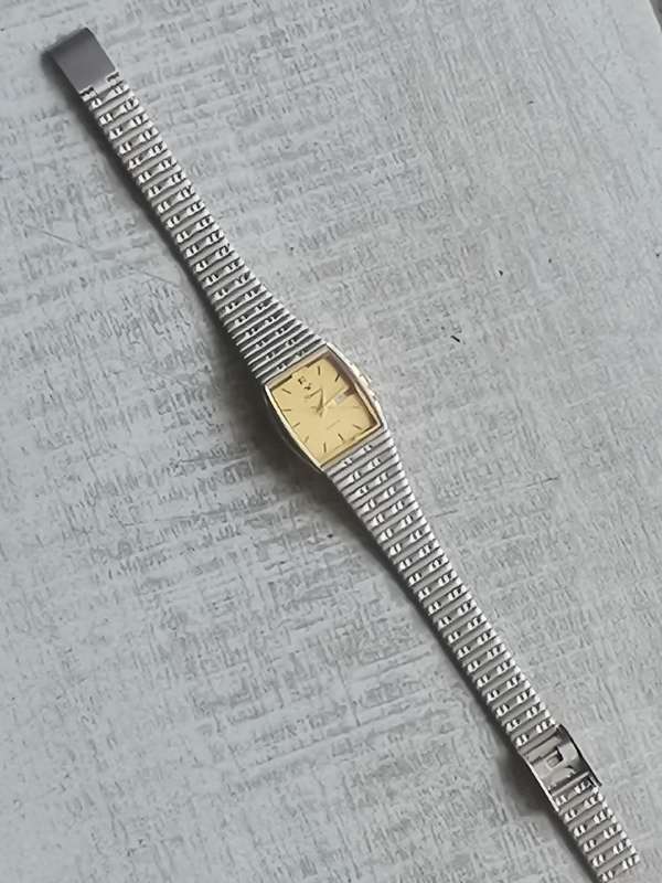 LADIES HOSAM STAINLESS STEEL WATCH WITH DAY/DATE FUNCTION IN EXCELLENT WORKING CONDITION