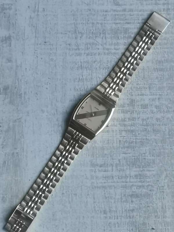 MENS VINTAGE POISE GOLD WATCH IN EXCELLENT WORKING CONDITION - NEW OLD STOCK