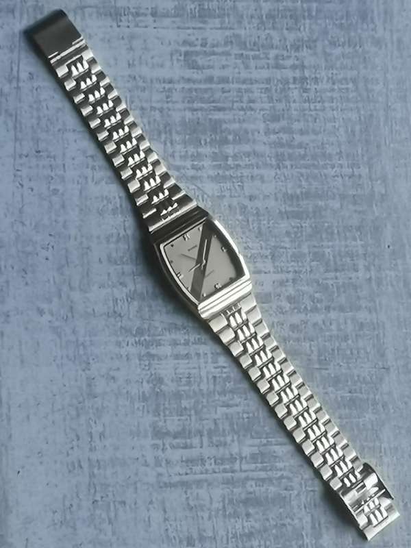 MENS VINTAGE POISE GOLD WATCH IN EXCELLENT WORKING CONDITION - NEW OLD STOCK