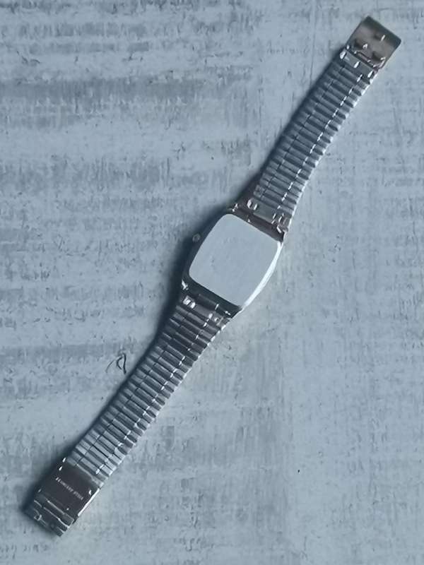MENS VINTAGE POISE GOLD WATCH IN EXCELLENT WORKING CONDITION - NEW OLD STOCK