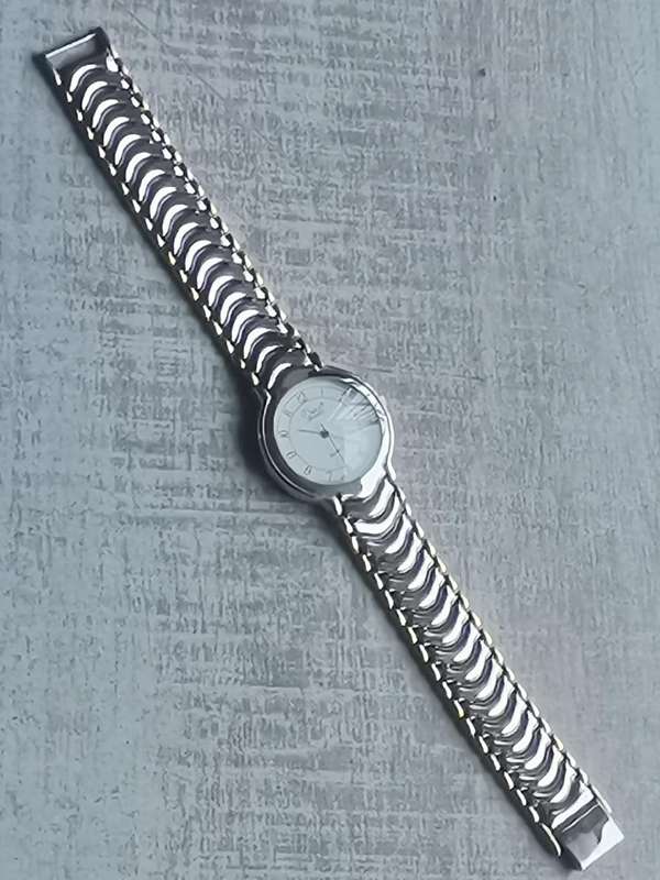 MENS VINTAGE OMAX 2 TONE WATCH IN EXCELLENT WORKING CONDITION - NEW OLD STOCK