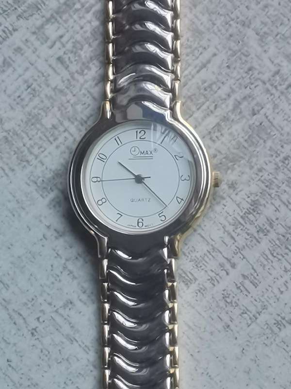 MENS VINTAGE OMAX 2 TONE WATCH IN EXCELLENT WORKING CONDITION - NEW OLD STOCK