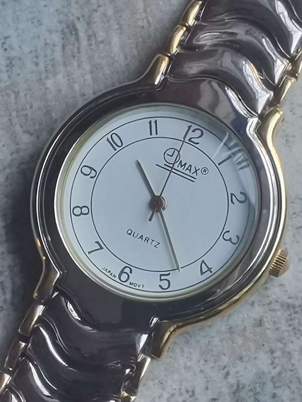 MENS VINTAGE OMAX 2 TONE WATCH IN EXCELLENT WORKING CONDITION - NEW OLD STOCK
