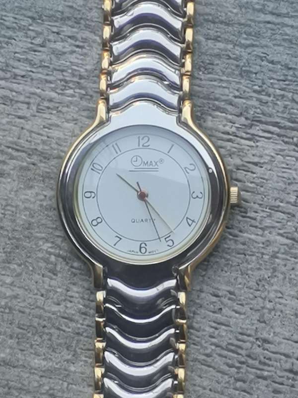 MENS VINTAGE OMAX 2 TONE WATCH IN EXCELLENT WORKING CONDITION - NEW OLD STOCK