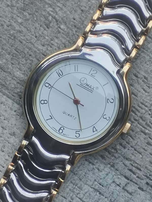 MENS VINTAGE OMAX 2 TONE WATCH IN EXCELLENT WORKING CONDITION - NEW OLD STOCK
