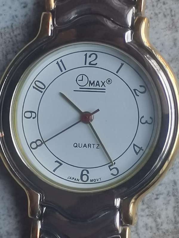 MENS VINTAGE OMAX 2 TONE WATCH IN EXCELLENT WORKING CONDITION - NEW OLD STOCK