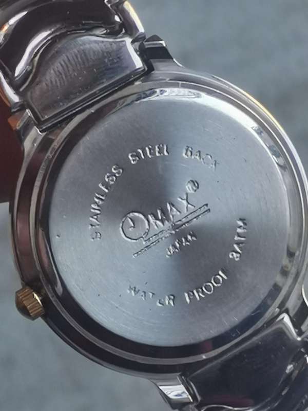 MENS VINTAGE OMAX 2 TONE WATCH IN EXCELLENT WORKING CONDITION - NEW OLD STOCK