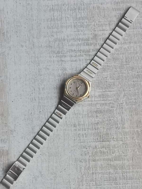 LADIES POISE TWO TONE WATCH IN EXCELLENT WORKING CONDITION