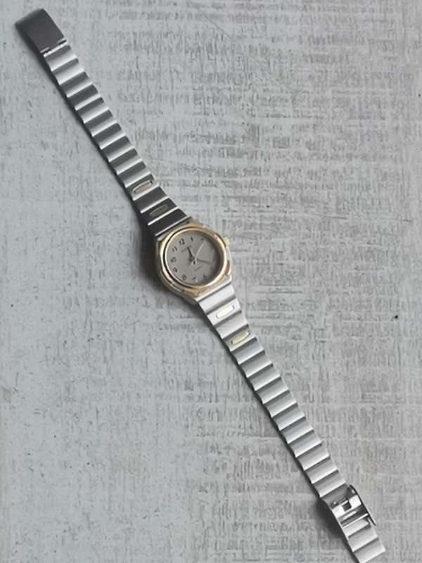 LADIES POISE TWO TONE WATCH IN EXCELLENT WORKING CONDITION