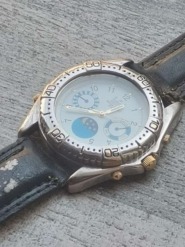 MENS DUMONT 200M WATCH IN EXCELLENT WORKING CONDITION