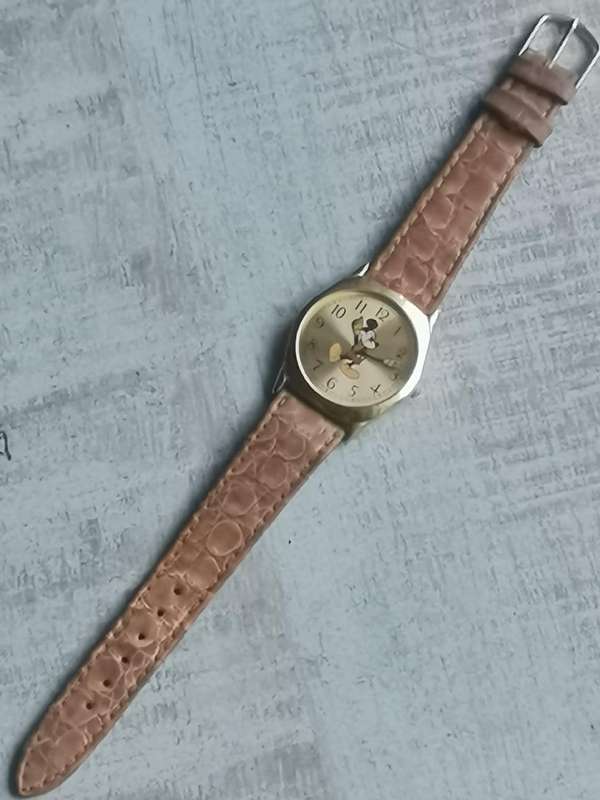 MENS/BOYS VINTAGE JUSTIN MICKEY MOUSE WATCH IN EXCELLENT WORKING CONDITION