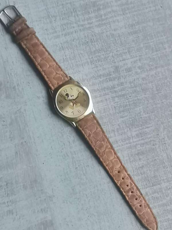 MENS/BOYS VINTAGE JUSTIN MICKEY MOUSE WATCH IN EXCELLENT WORKING CONDITION