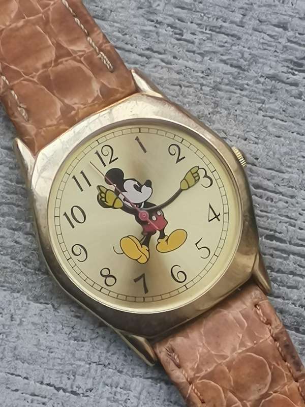 MENS/BOYS VINTAGE JUSTIN MICKEY MOUSE WATCH IN EXCELLENT WORKING CONDITION