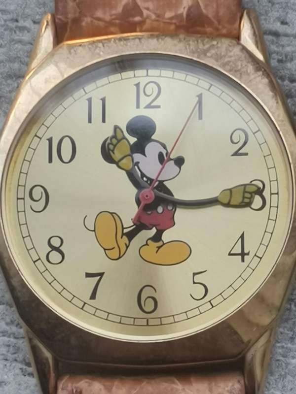 MENS/BOYS VINTAGE JUSTIN MICKEY MOUSE WATCH IN EXCELLENT WORKING CONDITION