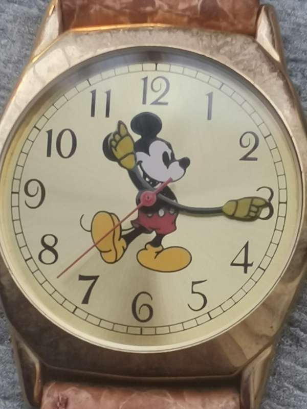 MENS/BOYS VINTAGE JUSTIN MICKEY MOUSE WATCH IN EXCELLENT WORKING CONDITION