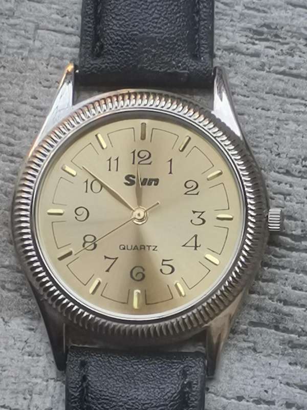MENS SET OF SUN WATCHES 1 SILVER AND 1 GOLD BOTH IN EXCELLENT WORKING CONDITION - BIDDING FOR BOTH
