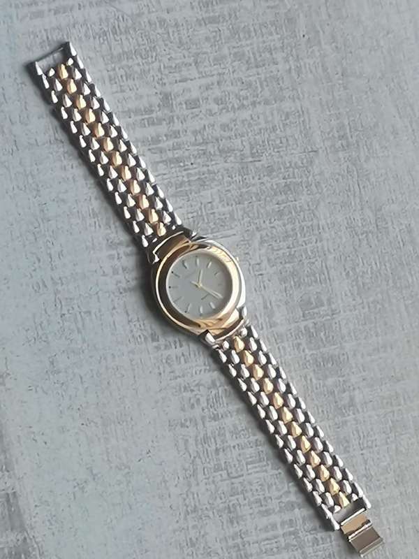 VINTAGE MENS POISE 2 TONE WATCH IN EXCELLENT WORKING CONDITION - NEW OLD STOCK