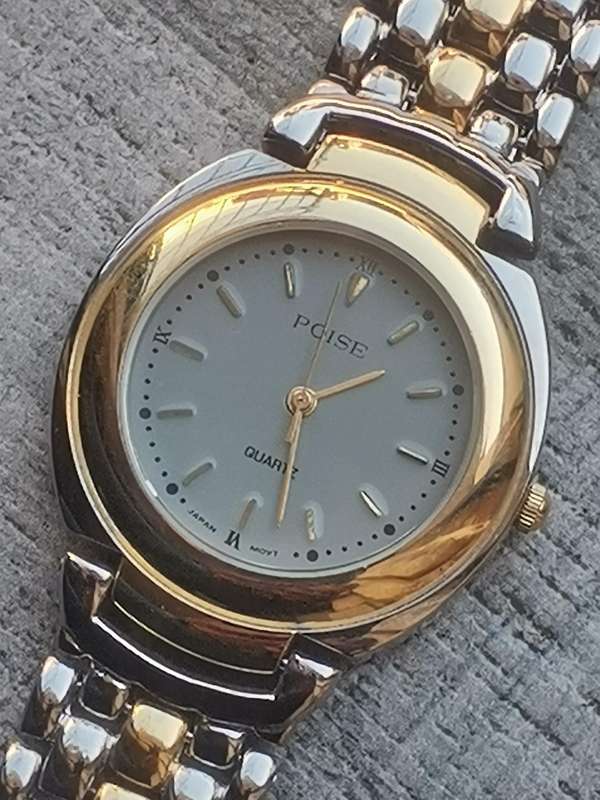 VINTAGE MENS POISE 2 TONE WATCH IN EXCELLENT WORKING CONDITION - NEW OLD STOCK