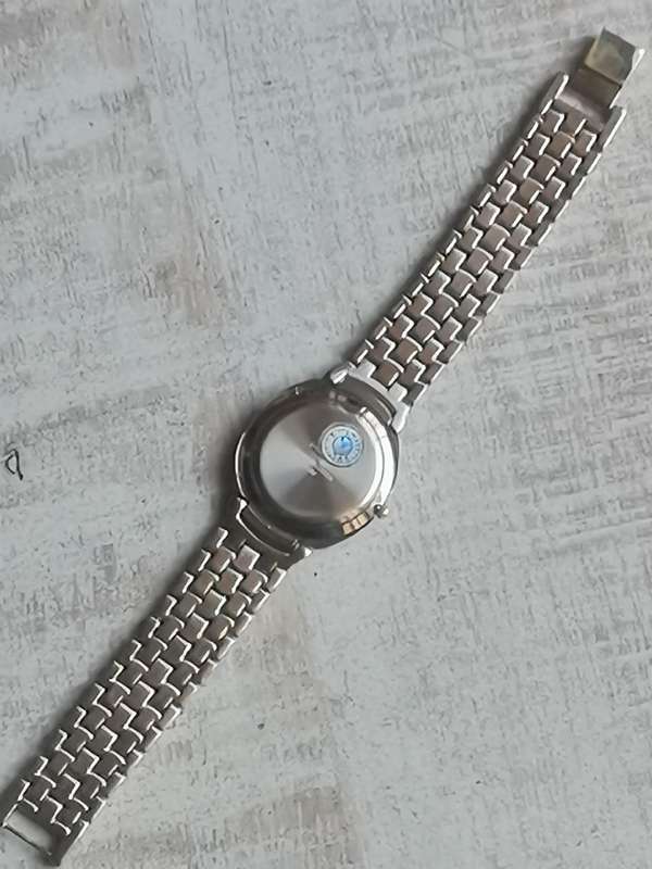 VINTAGE MENS POISE 2 TONE WATCH IN EXCELLENT WORKING CONDITION - NEW OLD STOCK