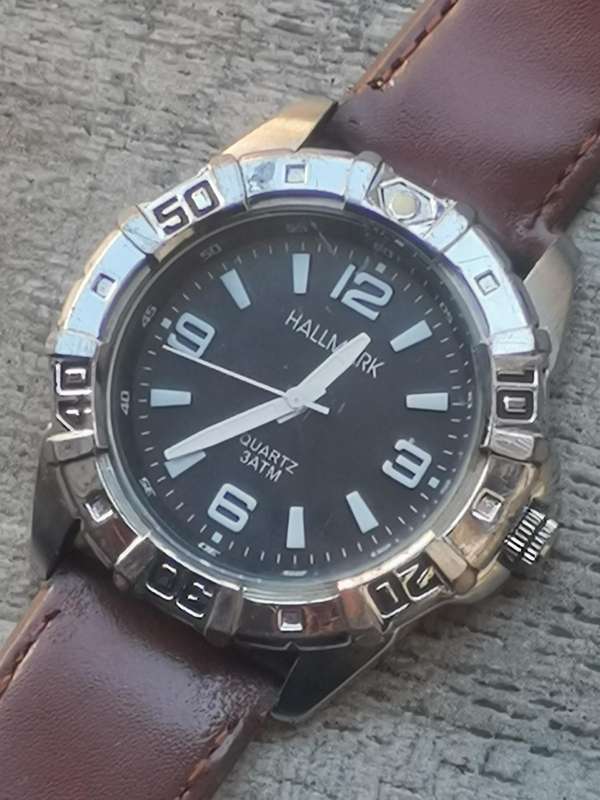 Men's Hallmark watch with rotating bezel