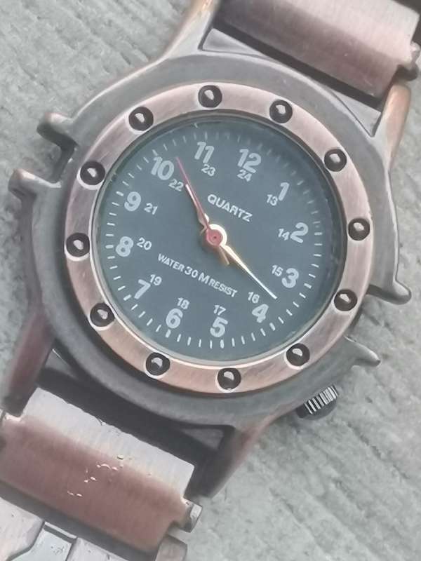 ELEGANT LADIES ALL STEEL BRONZE WATCH IN EXCELLENT WORKING CONDITION