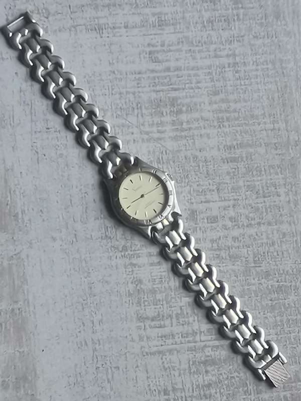 MENS VINTAGE SONIC STAINLESS STEEL WATCH IN EXCELLENT WORKING CONDITION