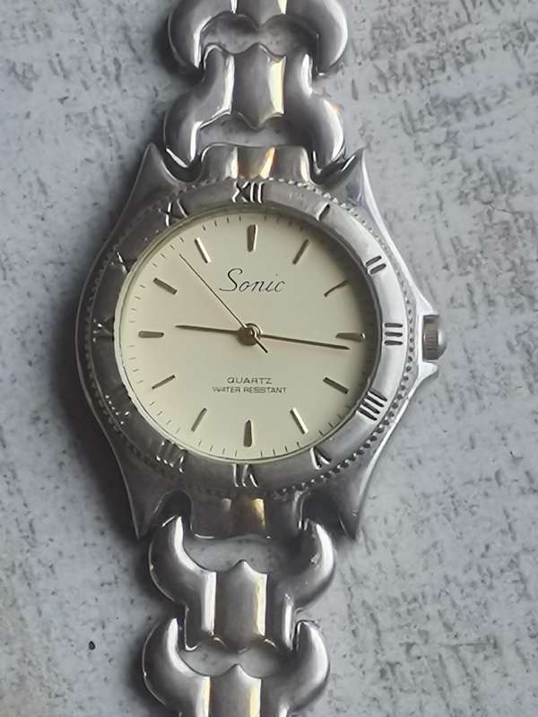 MENS VINTAGE SONIC STAINLESS STEEL WATCH IN EXCELLENT WORKING CONDITION