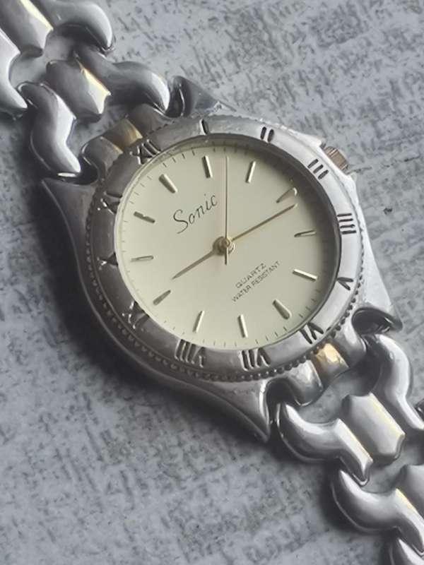 MENS VINTAGE SONIC STAINLESS STEEL WATCH IN EXCELLENT WORKING CONDITION
