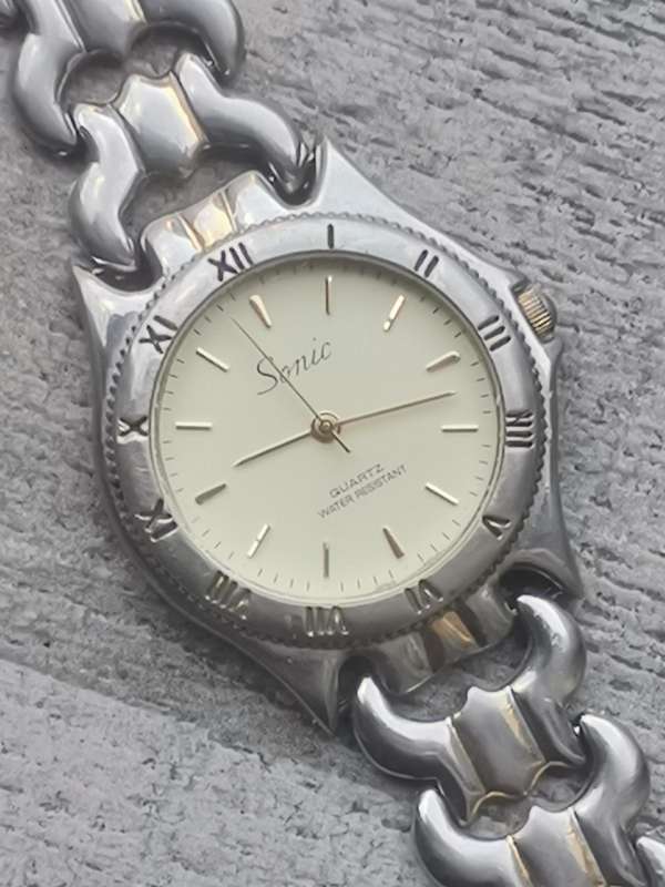 MENS VINTAGE SONIC STAINLESS STEEL WATCH IN EXCELLENT WORKING CONDITION