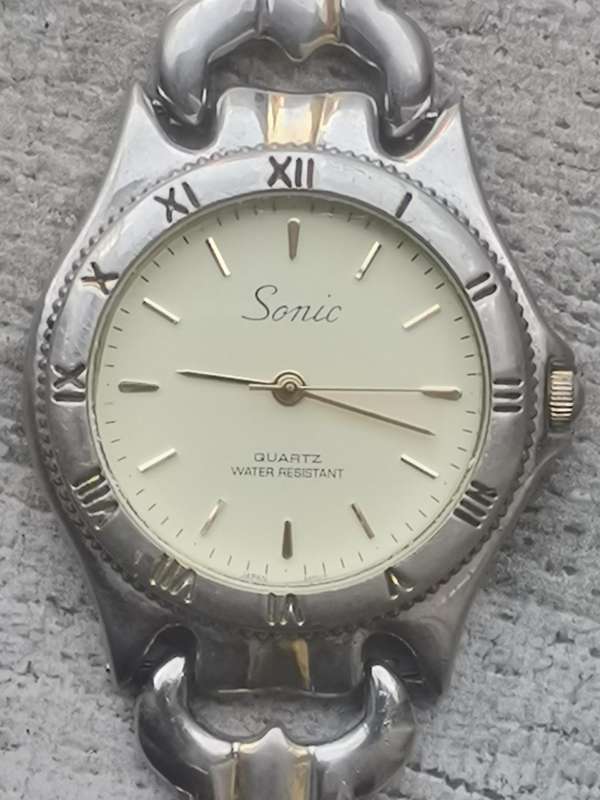 MENS VINTAGE SONIC STAINLESS STEEL WATCH IN EXCELLENT WORKING CONDITION