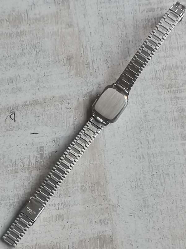 LADIES POISE STAINLESS STEEL WATCH IN EXCELLENT WORKING CONDITION