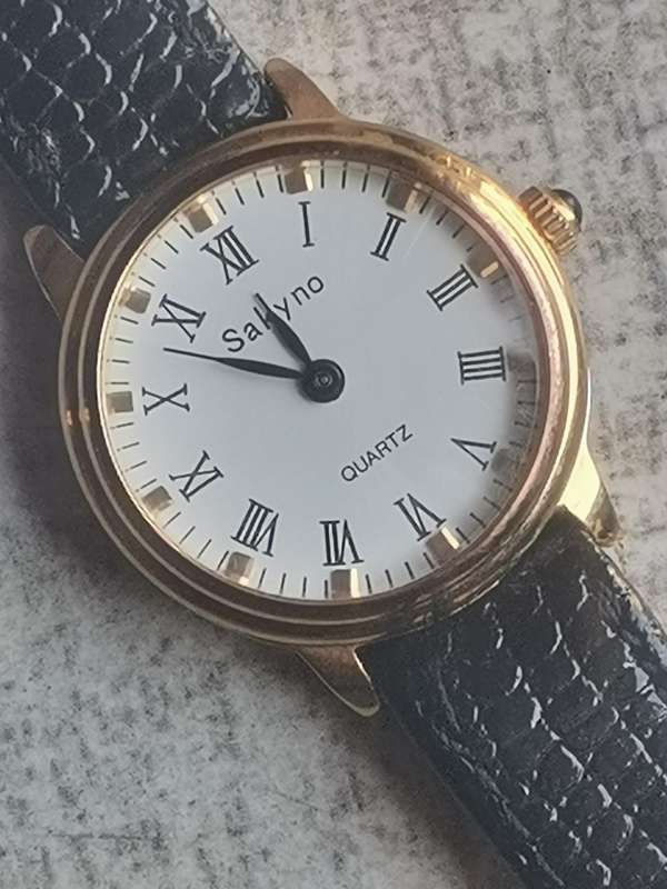LADIES SAKYNO GOLD PLATED WATCH IN EXCELLENT WORKING CONDITION
