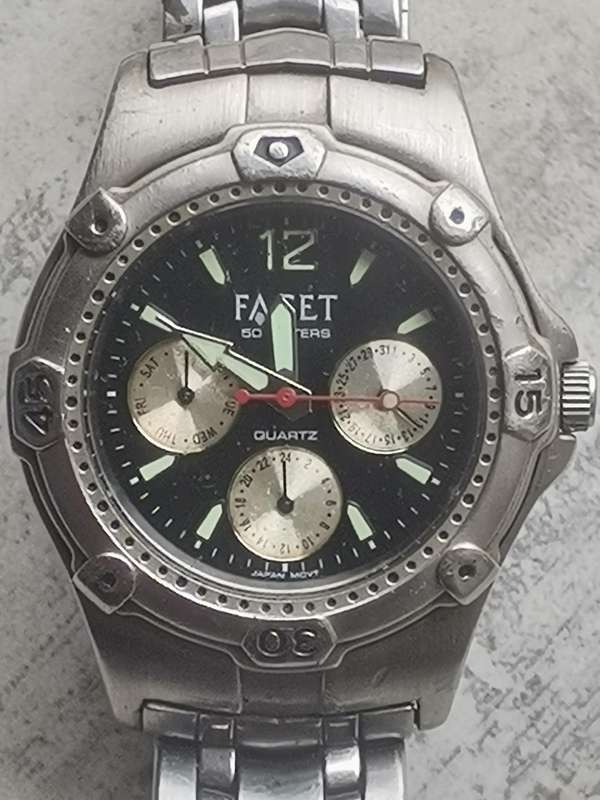 MENS FACET ALL STAINLESS STEEL WATCH IN EXCELLENT WORKING CONDITION