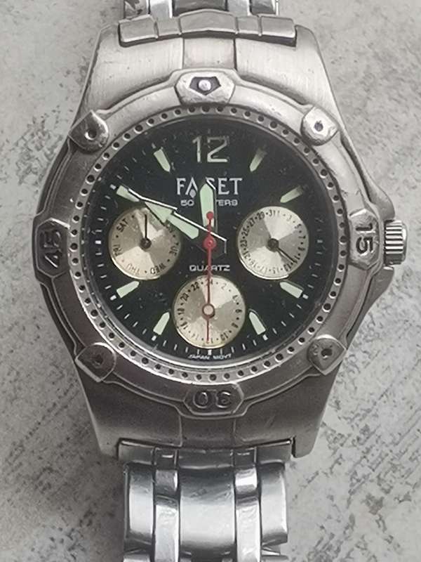 MENS FACET ALL STAINLESS STEEL WATCH IN EXCELLENT WORKING CONDITION