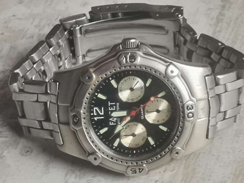 MENS FACET ALL STAINLESS STEEL WATCH IN EXCELLENT WORKING CONDITION