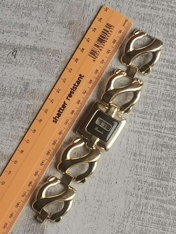 STUNNING LADIES GOLD DIGITAL WATCH IN EXCELLENT WORKING CONDITION