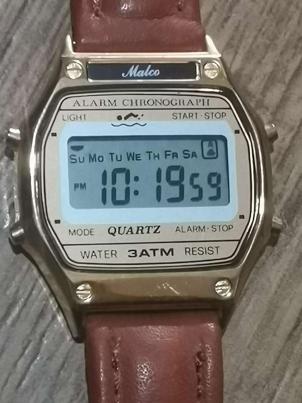 MENS VINTAGE MALCO DIGITAL WATCH IN EXCELLENT WORKING CONDITION