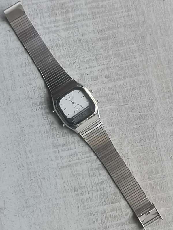 MENS VINTAGE CYNTAOR STAINLESS STEEL ANALOG/DIGITAL WATCH IN EXCELLENT WORKING CONDITION