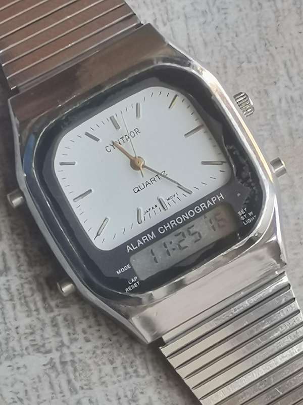 MENS VINTAGE CYNTAOR STAINLESS STEEL ANALOG/DIGITAL WATCH IN EXCELLENT WORKING CONDITION